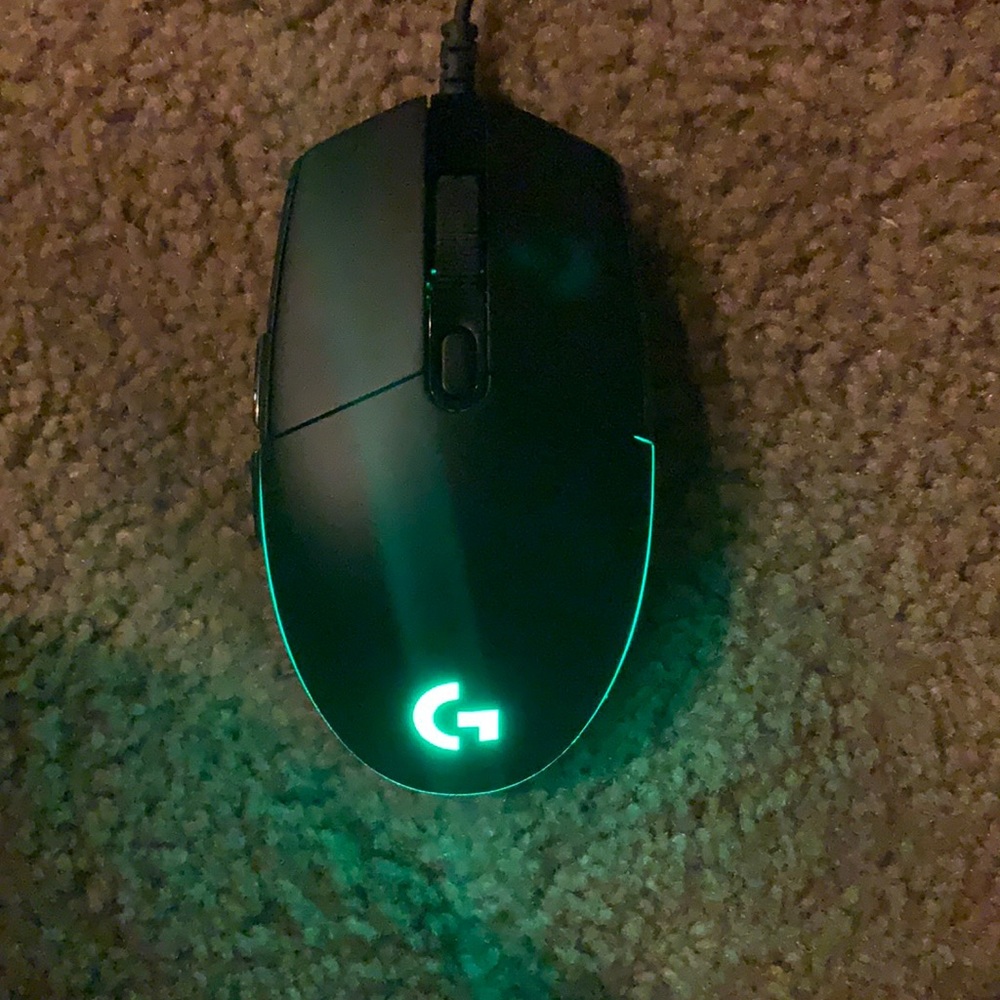 mouse is in perfect condition, it has two side buttons, and changes colors.
